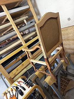 Fauteuil en cours de travail